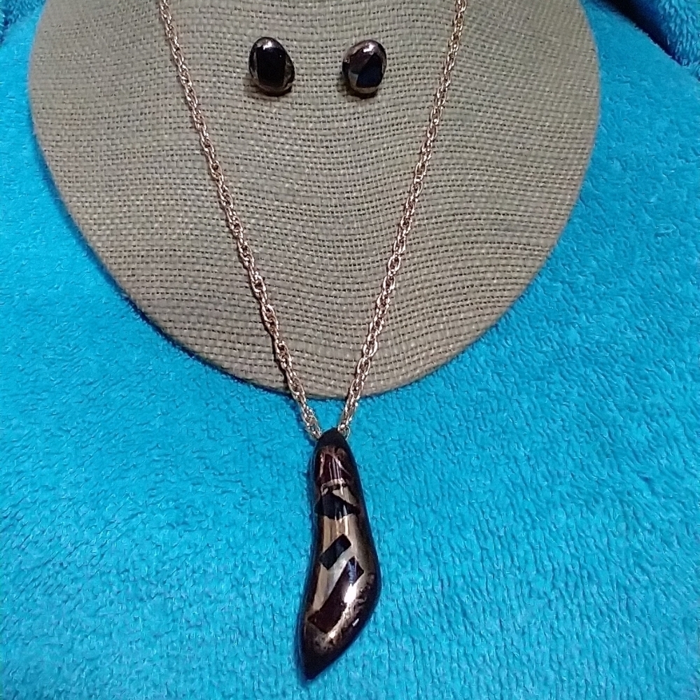 Elegant Black and Gold Chain Glass Necklace Pierced Post Earrings Jewelry Set